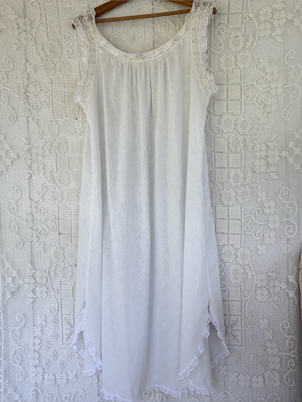 Vintage Barbizon White Lace-Trim Nightgown Large
